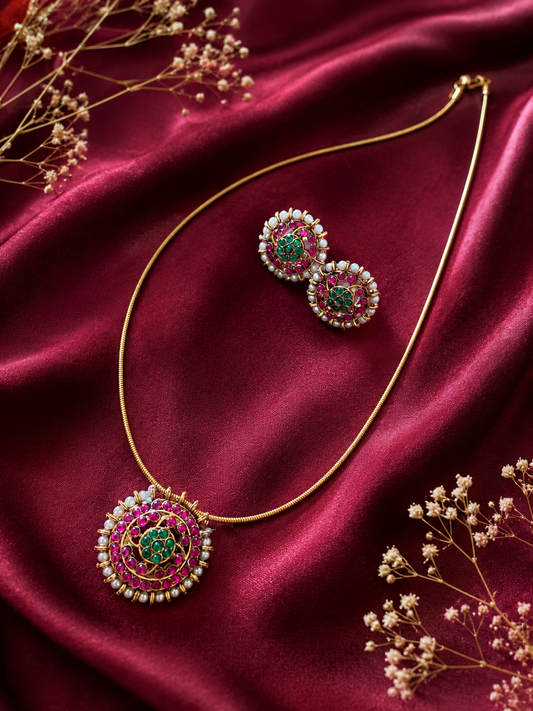 Tejasvi Minimalist Kemp Pearl Pendant Set