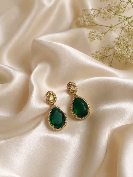 Mayoori Elegant Hasli Choker with Emerald Green Pendant