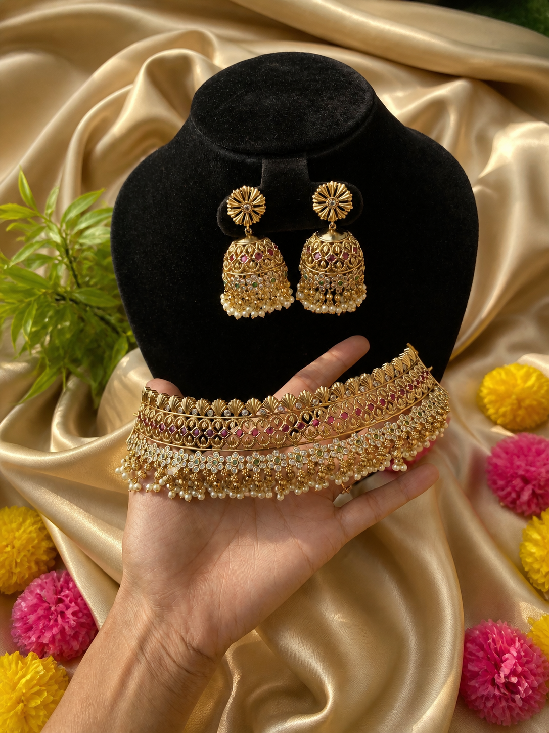 Queen Royal Antique Gold Kemp Choker Set