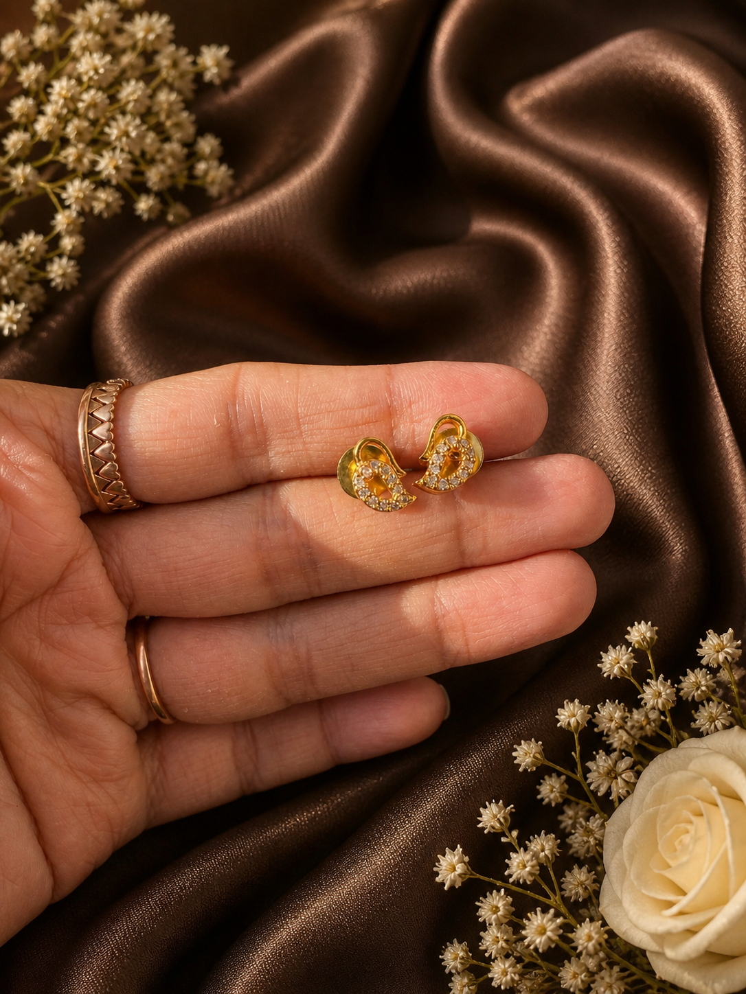 Pallavi Traditional Mango Motif Gold AD Necklace Set