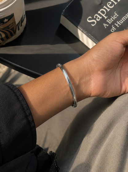 The Minimalist Ridge Silver Kada
