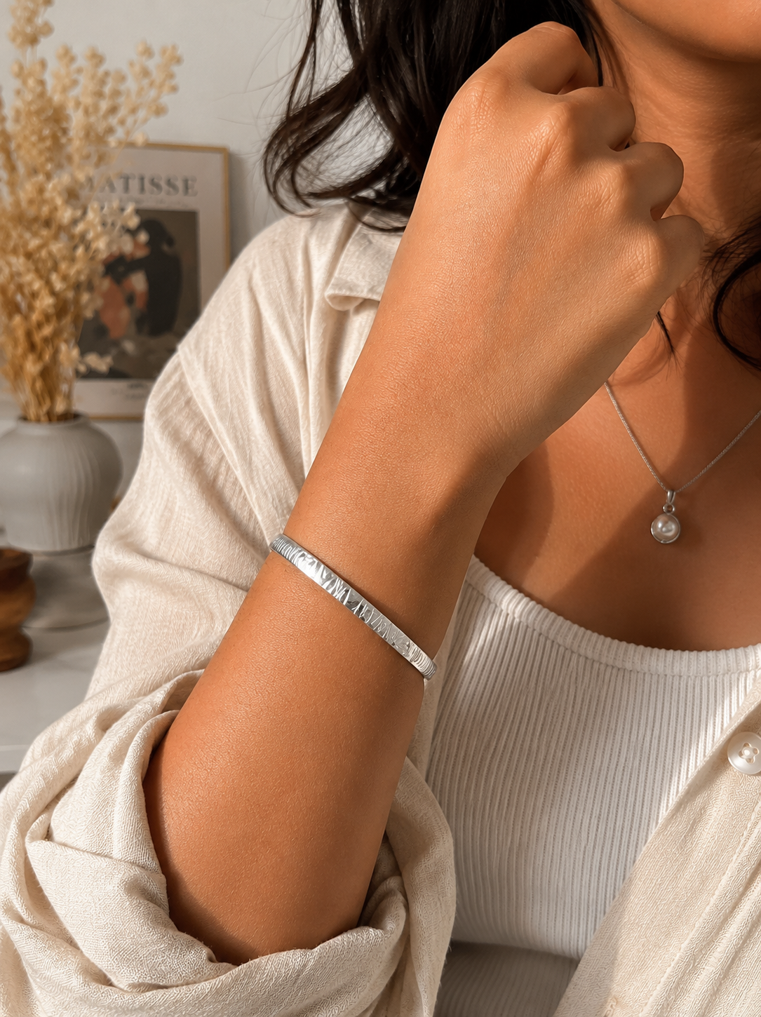Antica Designs sleek silver-toned hinged bangle with an etched tactile tiger print pattern.